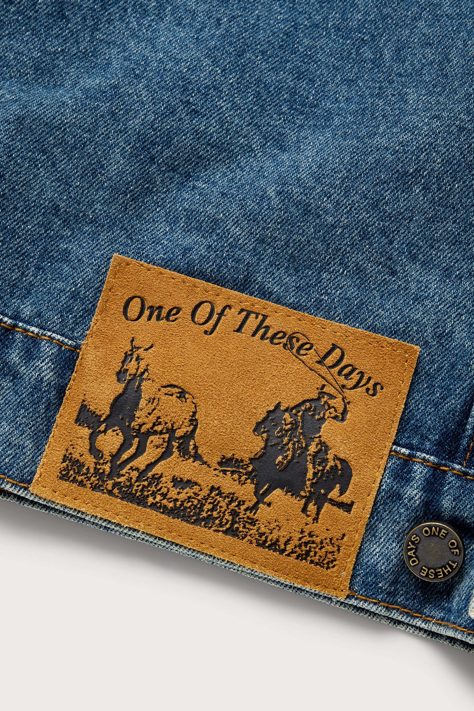 DENIM TRUCKER JACKET