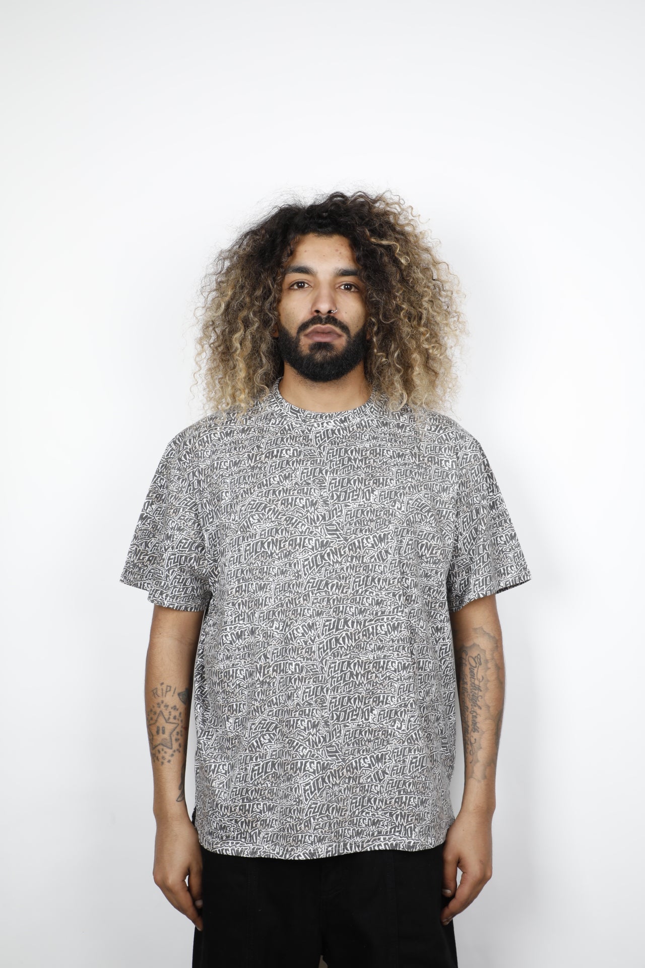 BURNT STICKER STAMP TEE