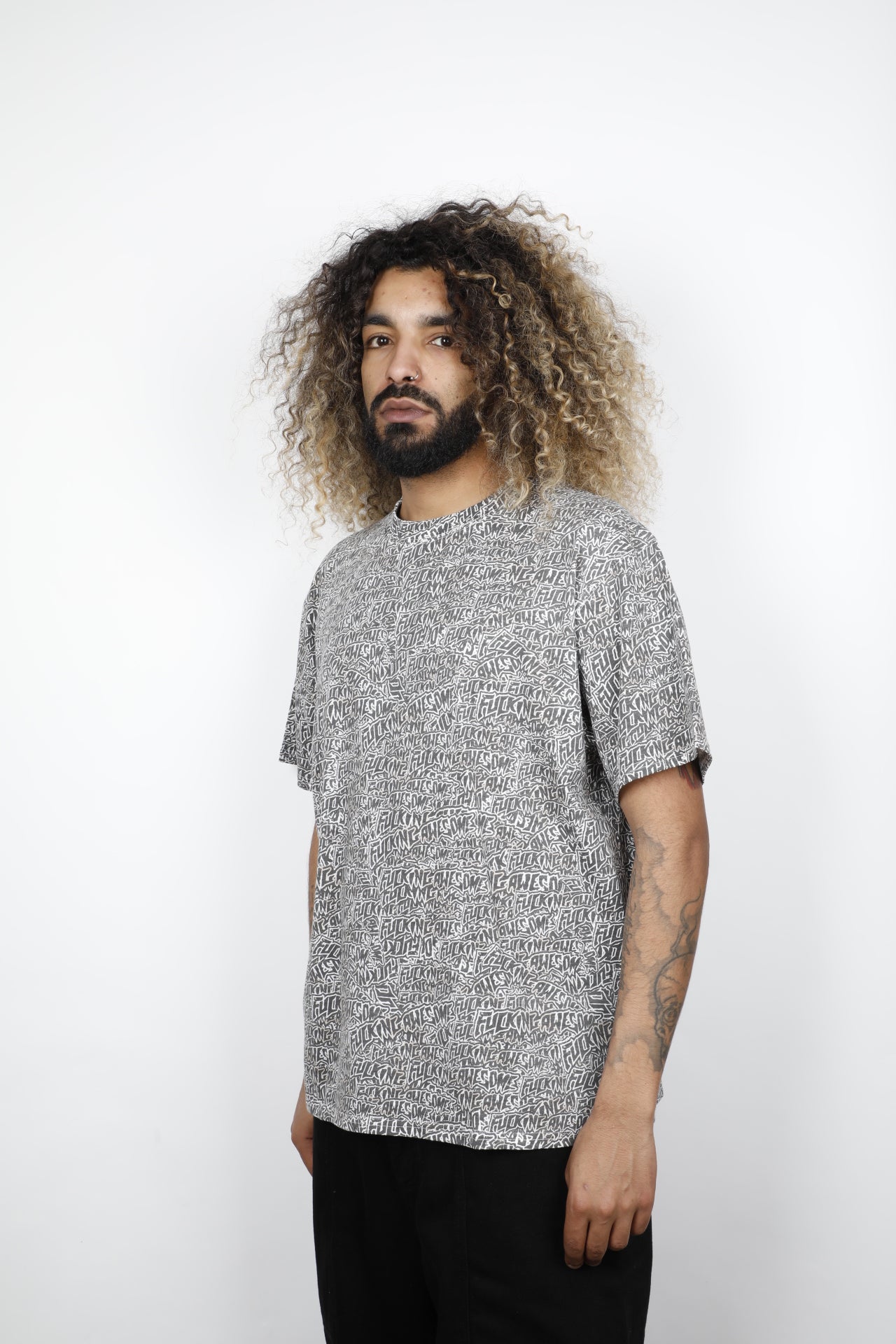 BURNT STICKER STAMP TEE