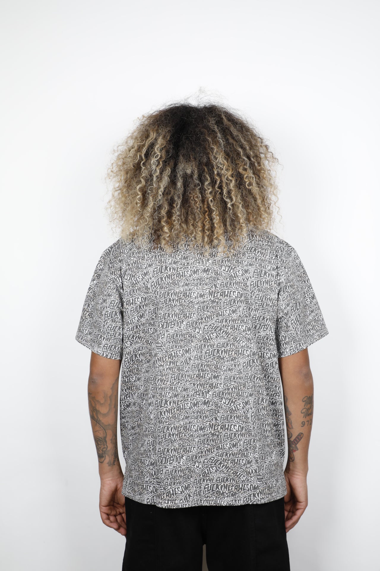 BURNT STICKER STAMP TEE