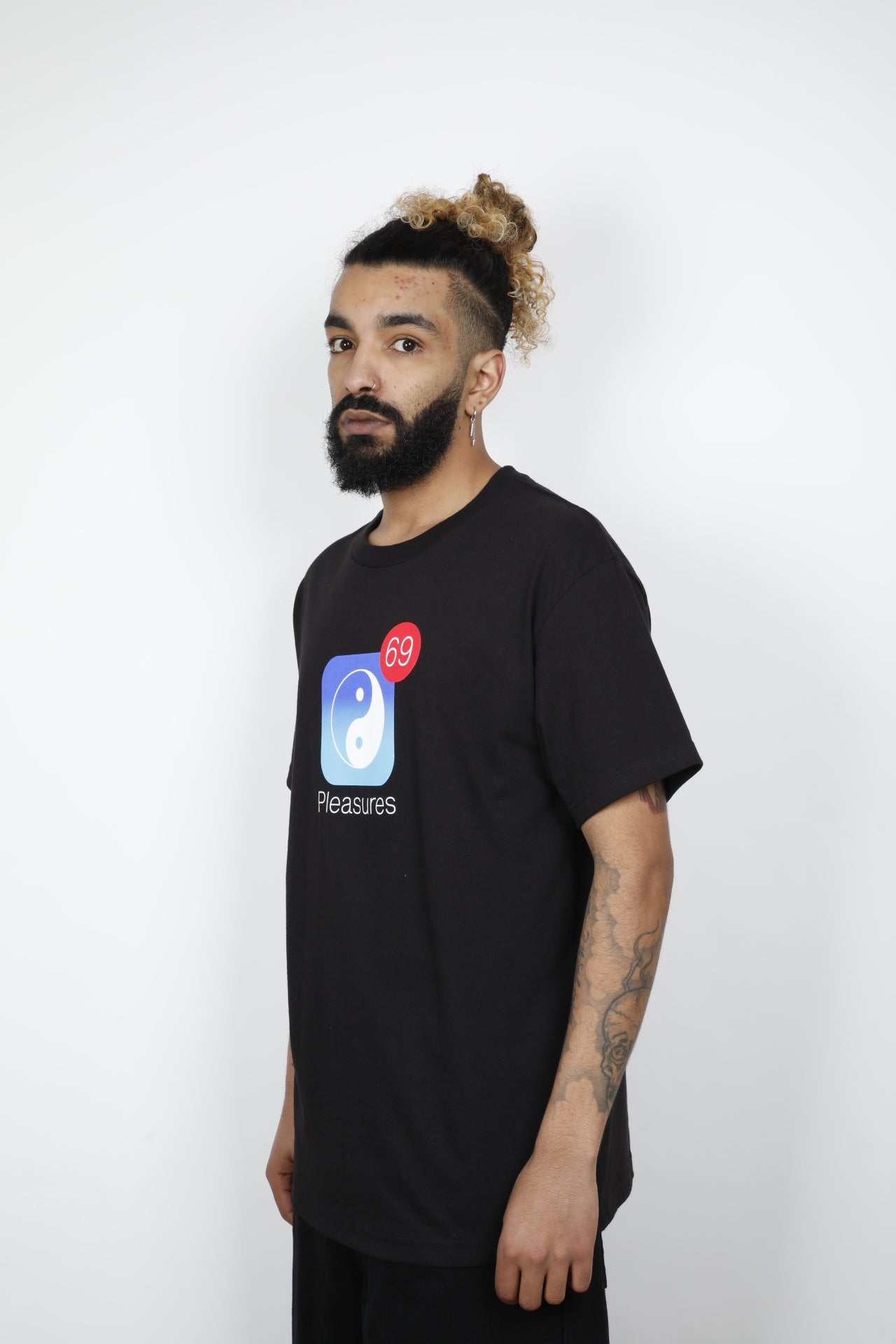 PLEASURES NOTIFY T-SHIRT