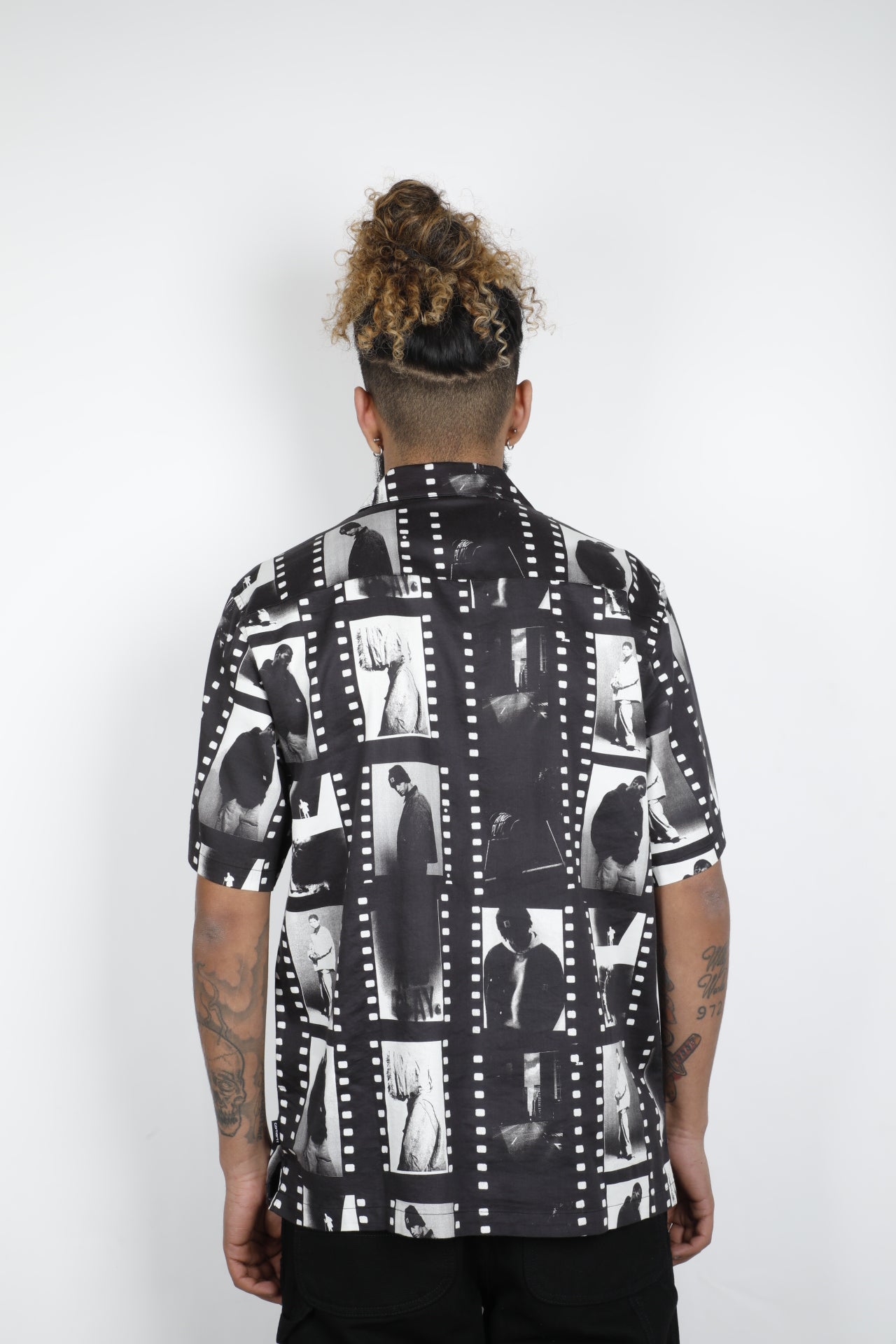 S/S PHOTO STRIP SHIRT