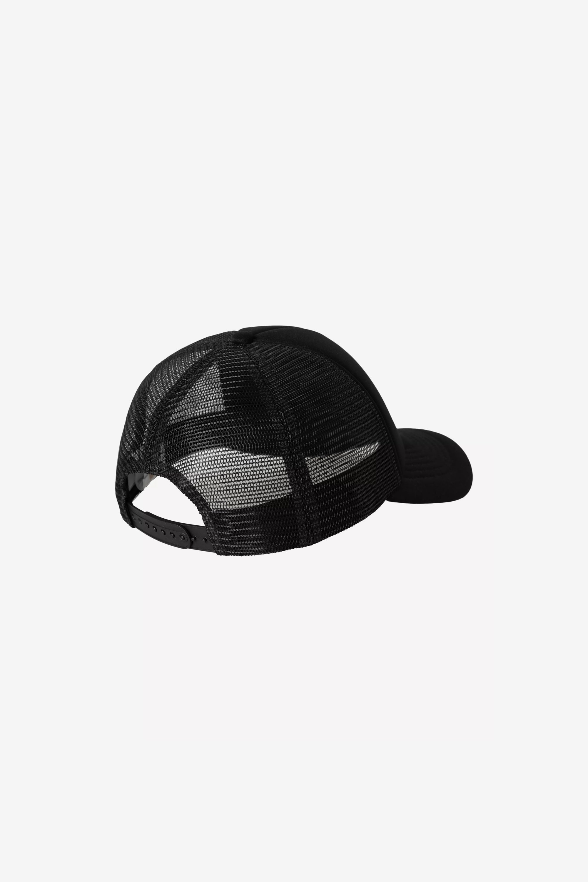 HEART PATCH TRUCKER CAP
