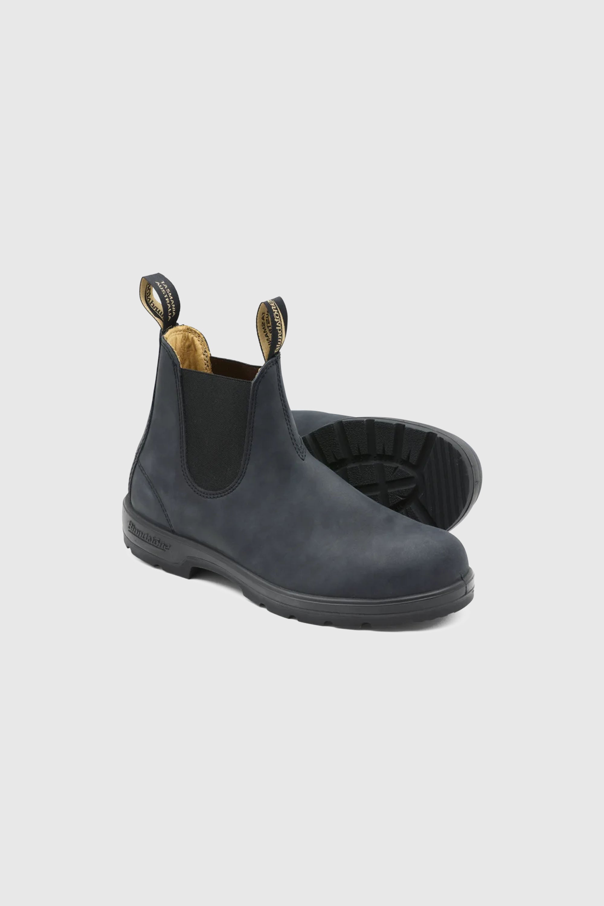 CLASSIC CHELSEA BOOTS