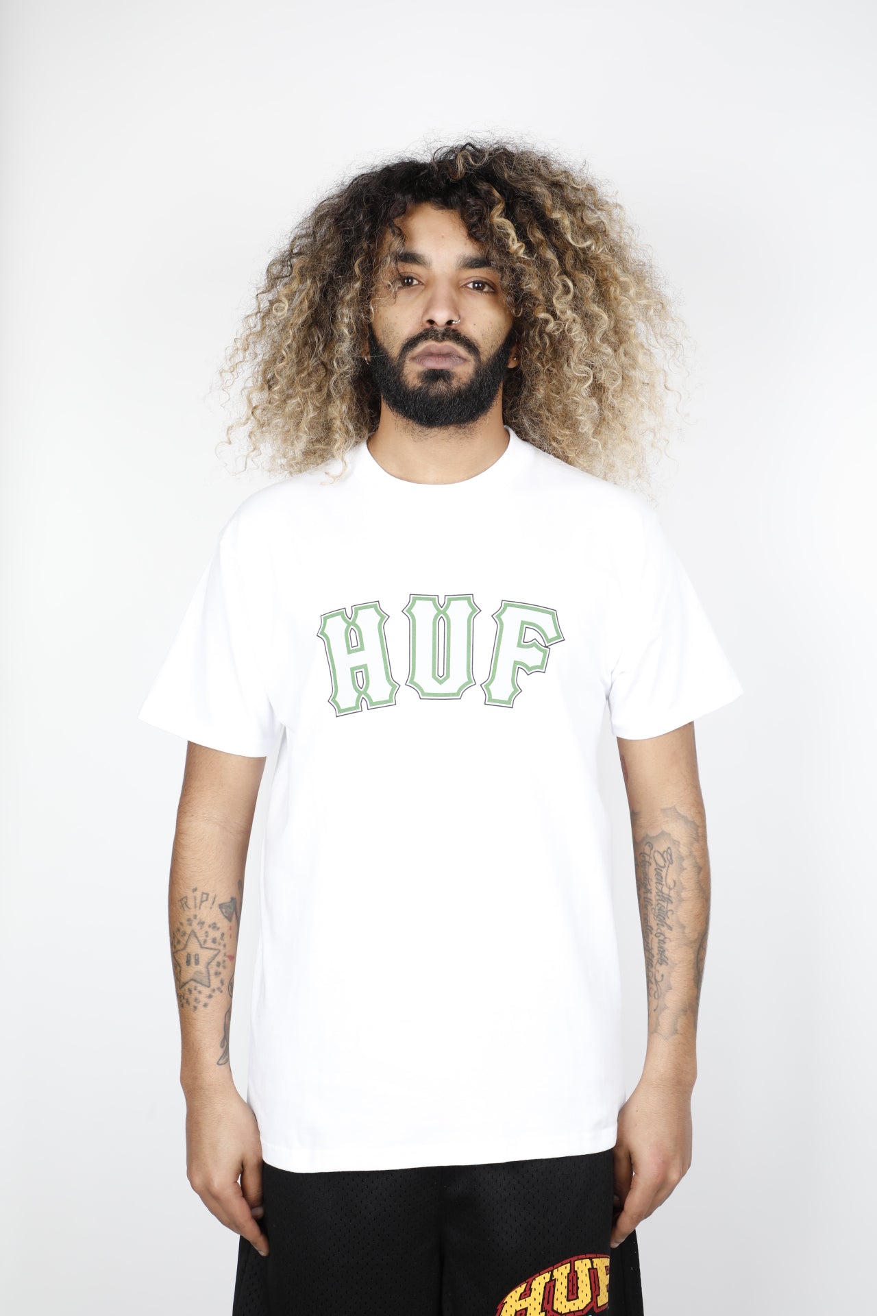 HUF GIANT T-SHIRT