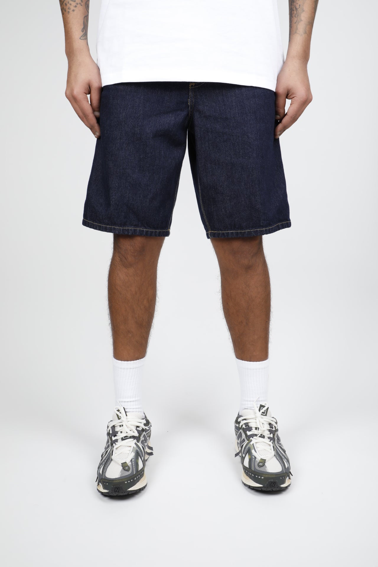 SINGLE KNEE SHORT