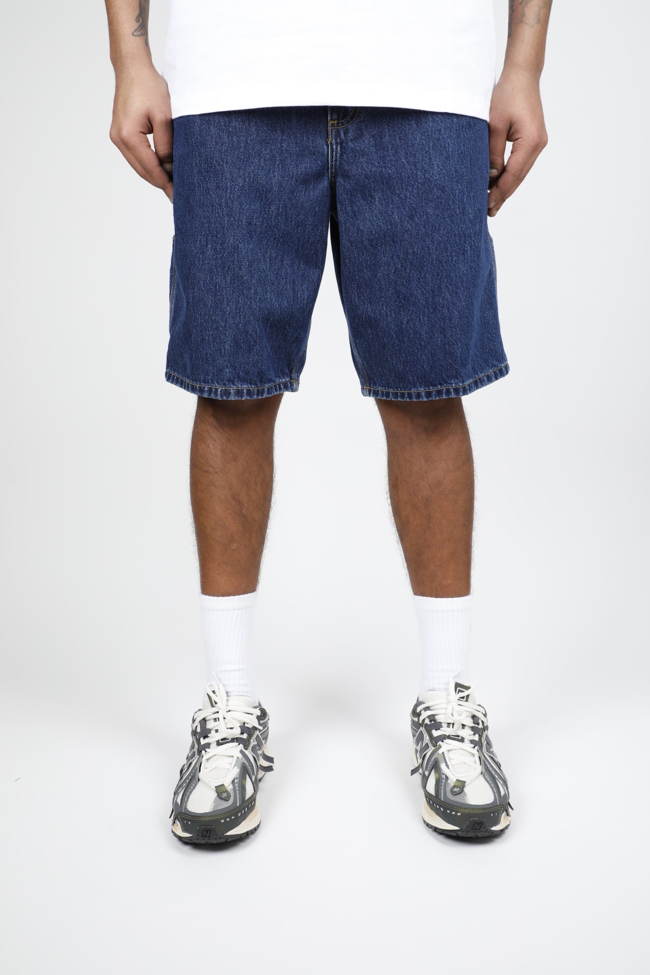 SINGLE KNEE SHORT