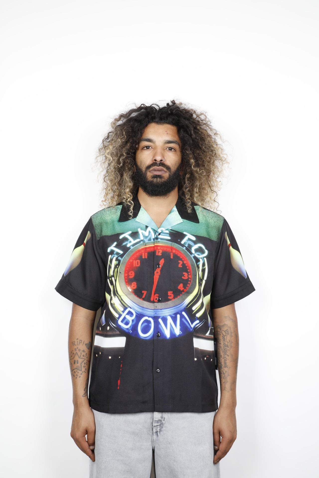 TIME BOWLING BUTTON UP