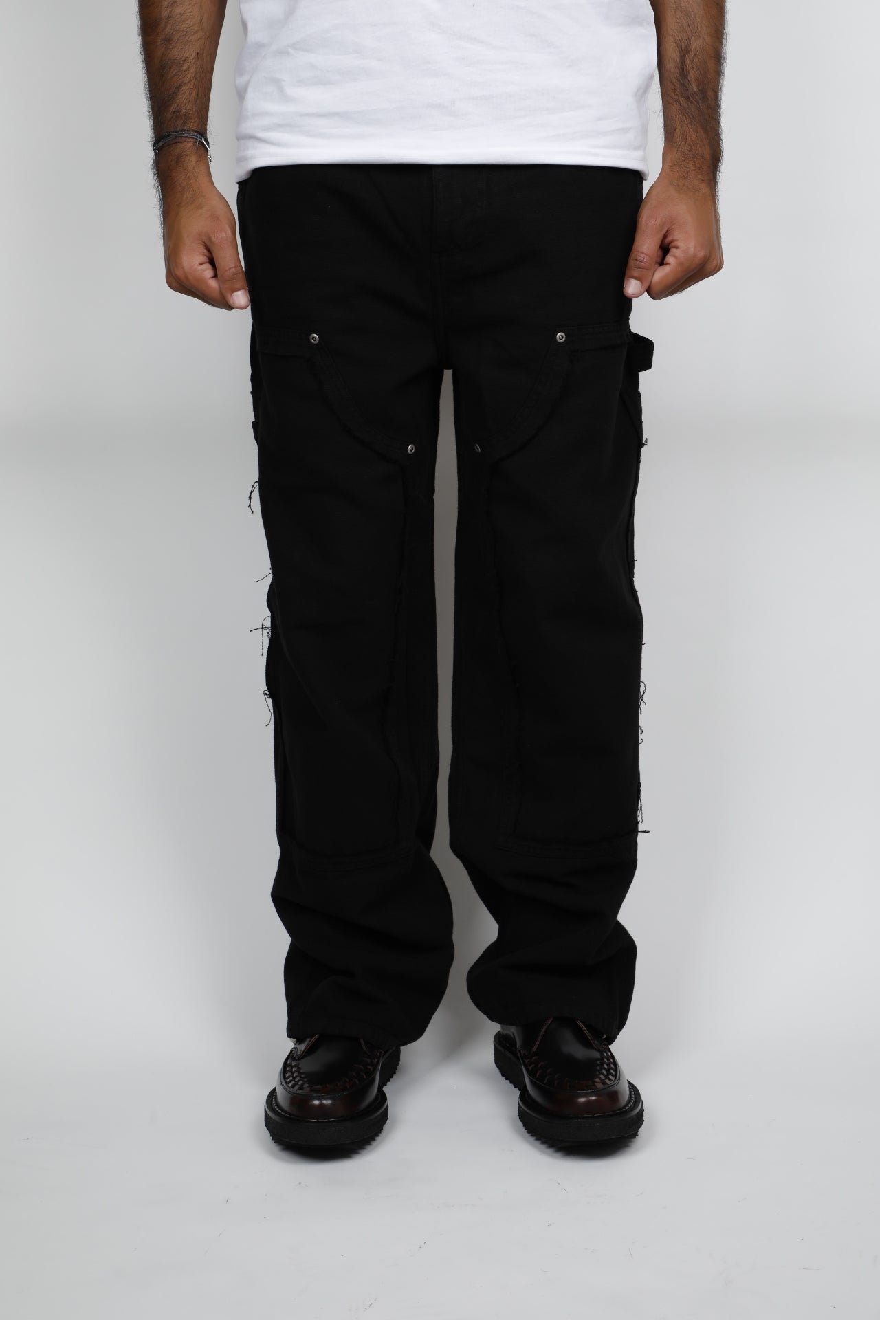 DISTRESSED DOUBLE KNEES