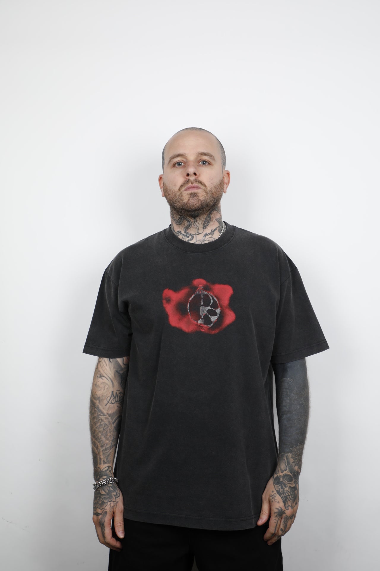 TEE METAL LOGO