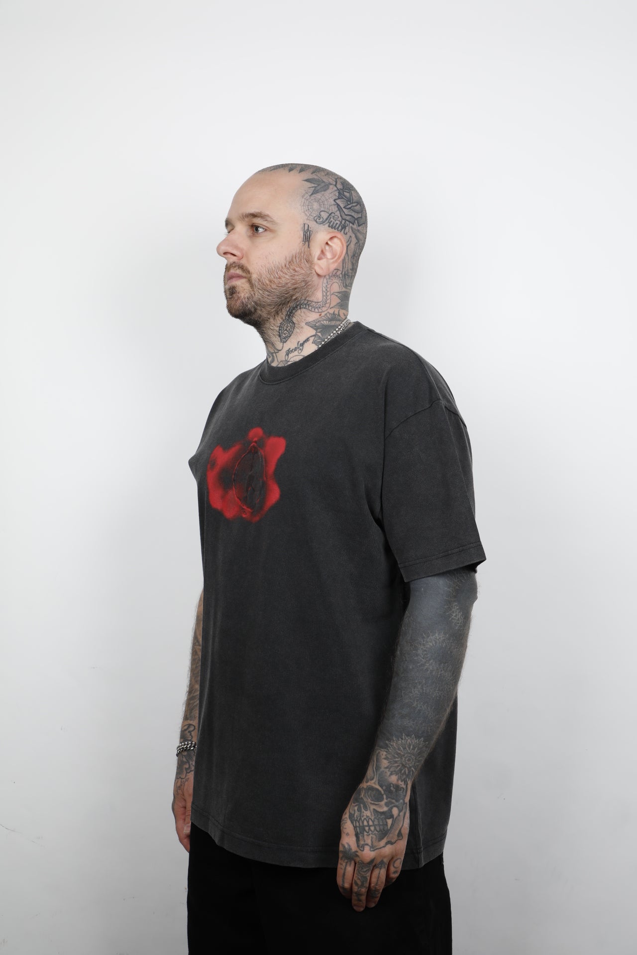 TEE METAL LOGO
