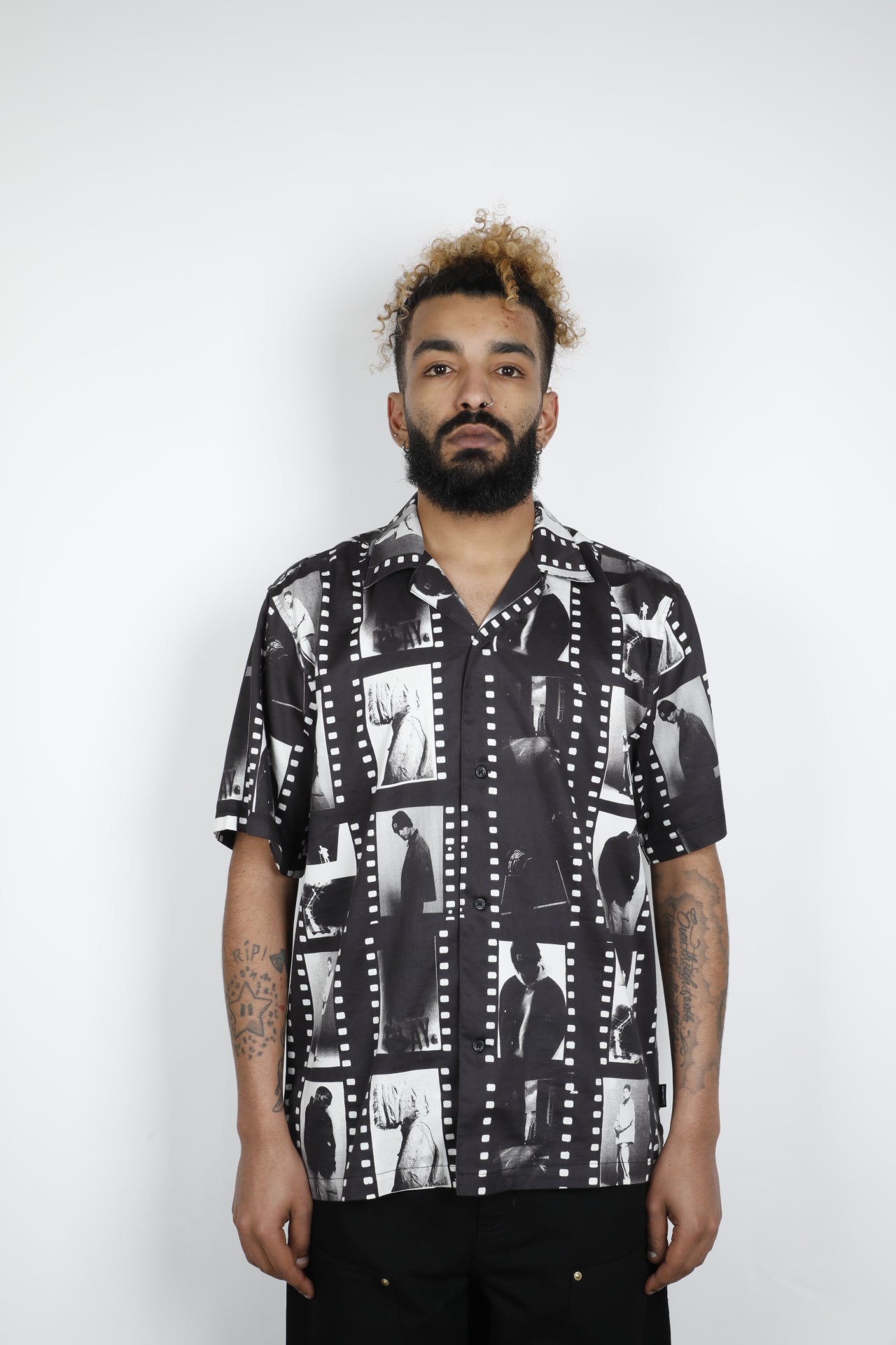 S/S PHOTO STRIP SHIRT