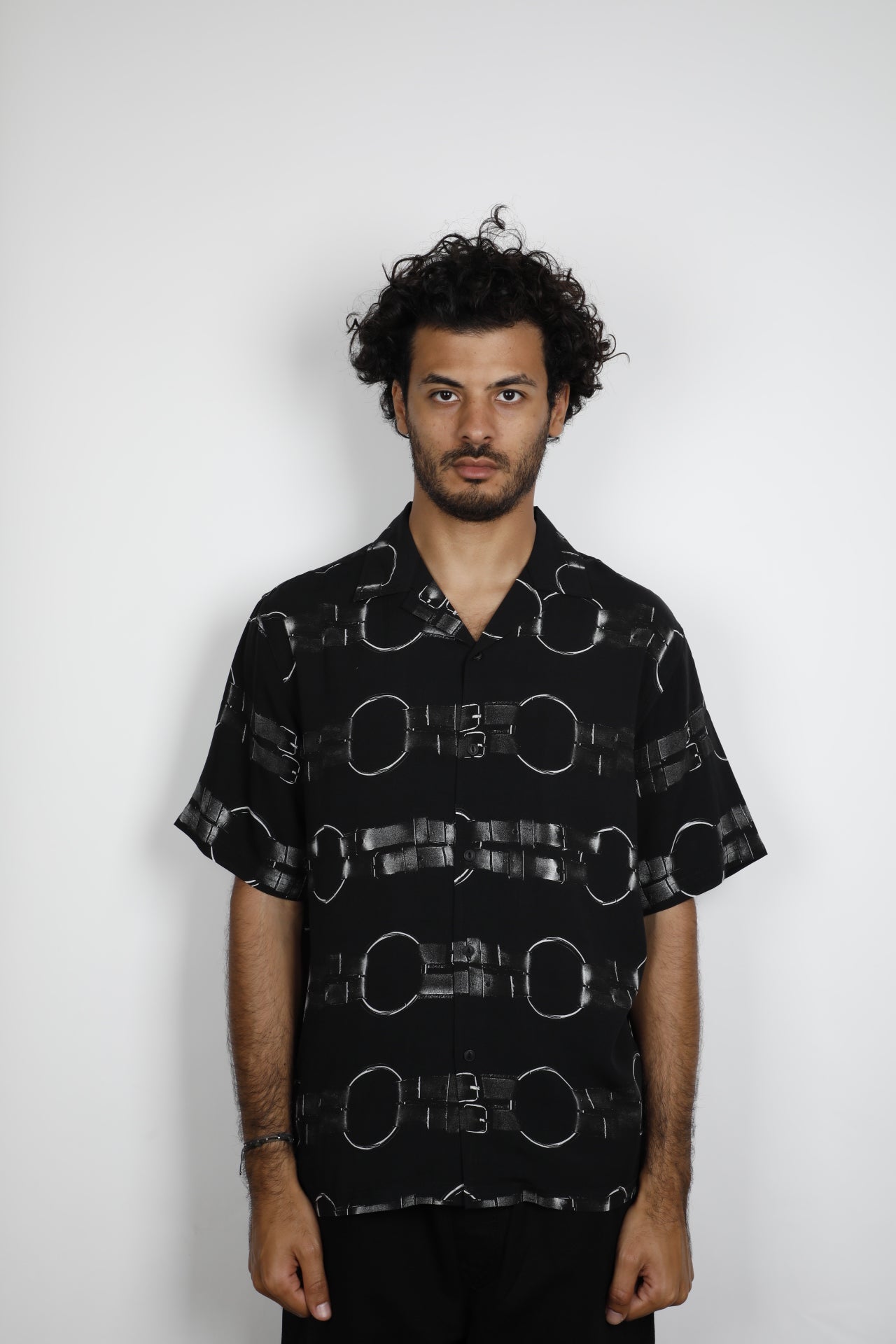 STRAPS BUTTON DOWN
