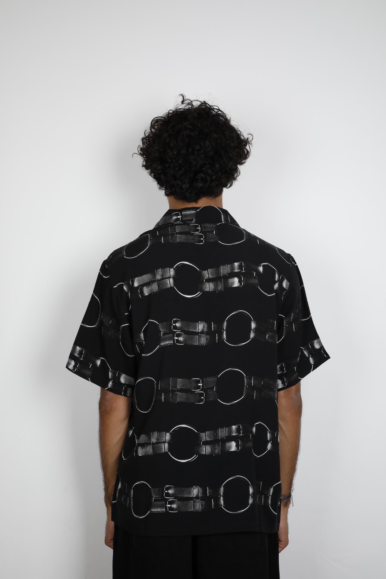 STRAPS BUTTON DOWN