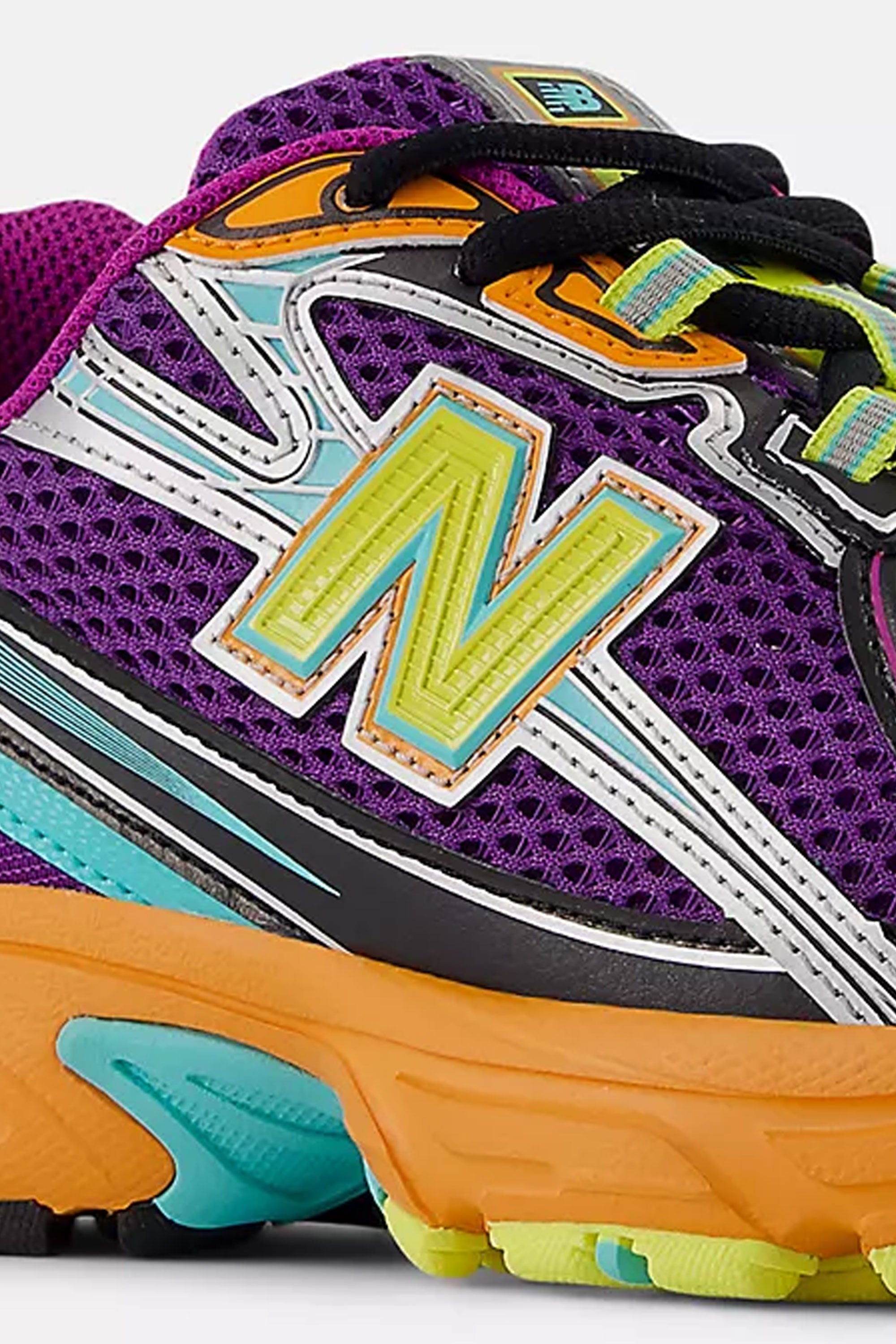 NEW BALANCE U740MC2
