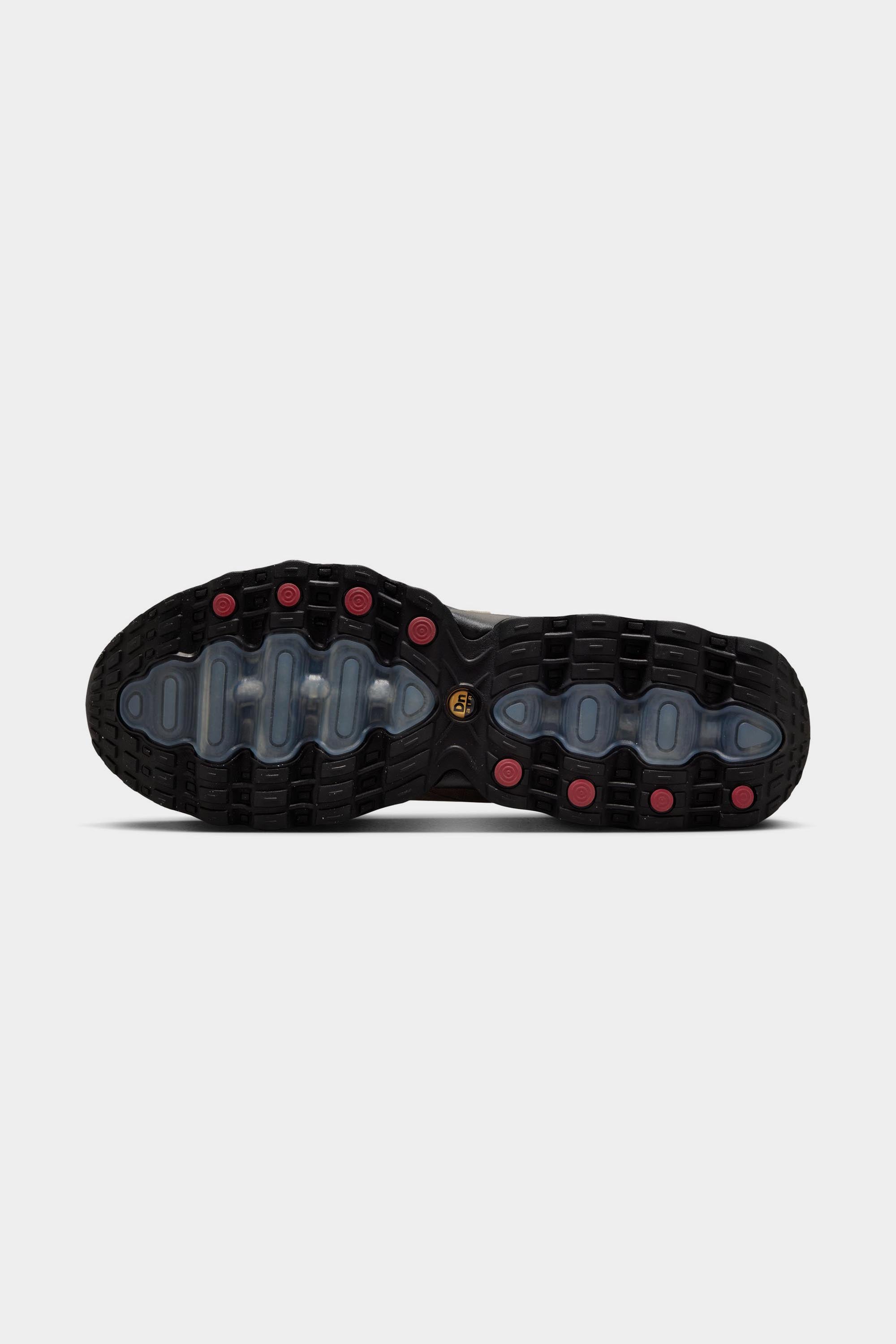 NIKE AIR MAX DN8