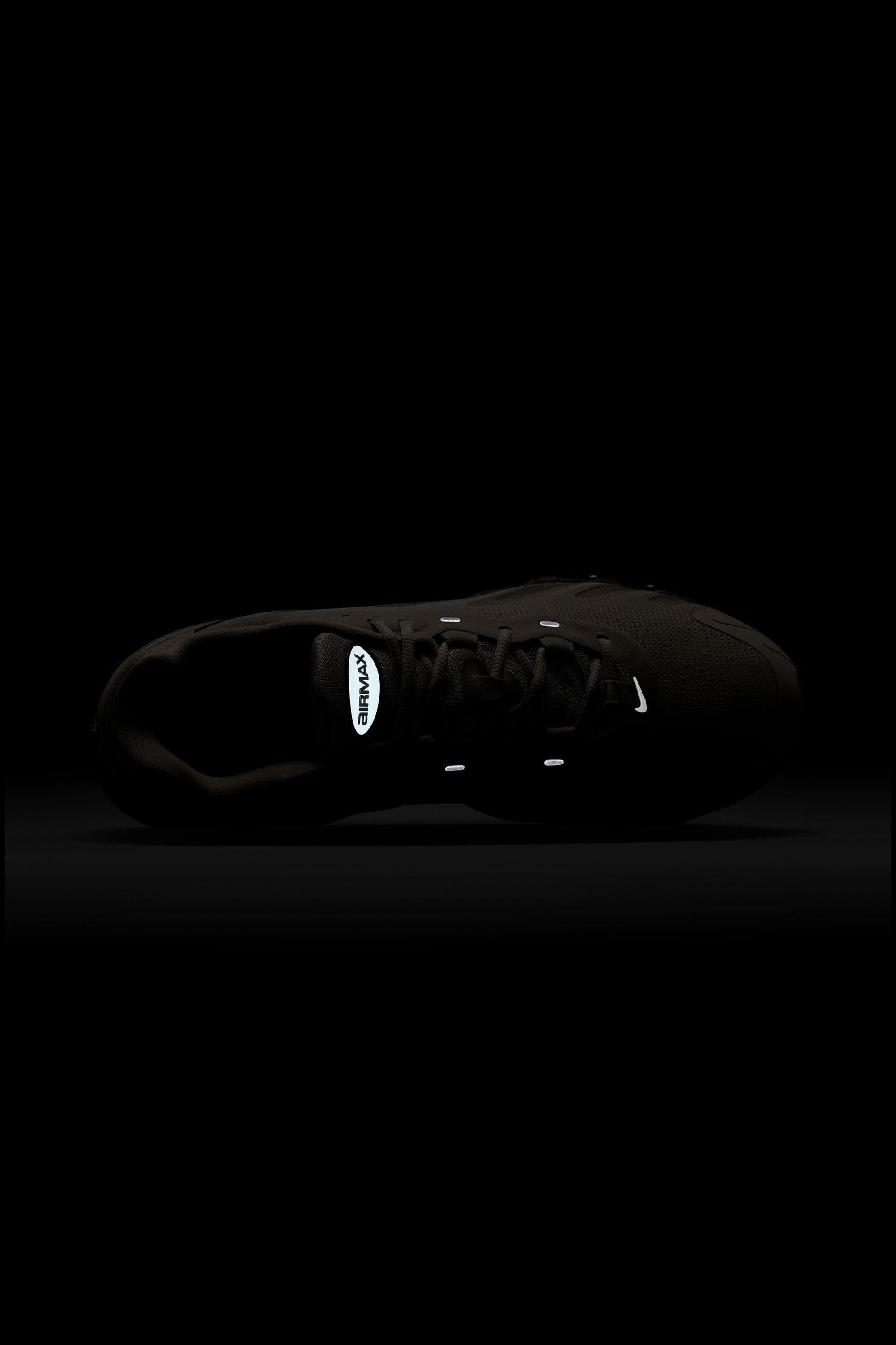NIKE AIR MAX DN8