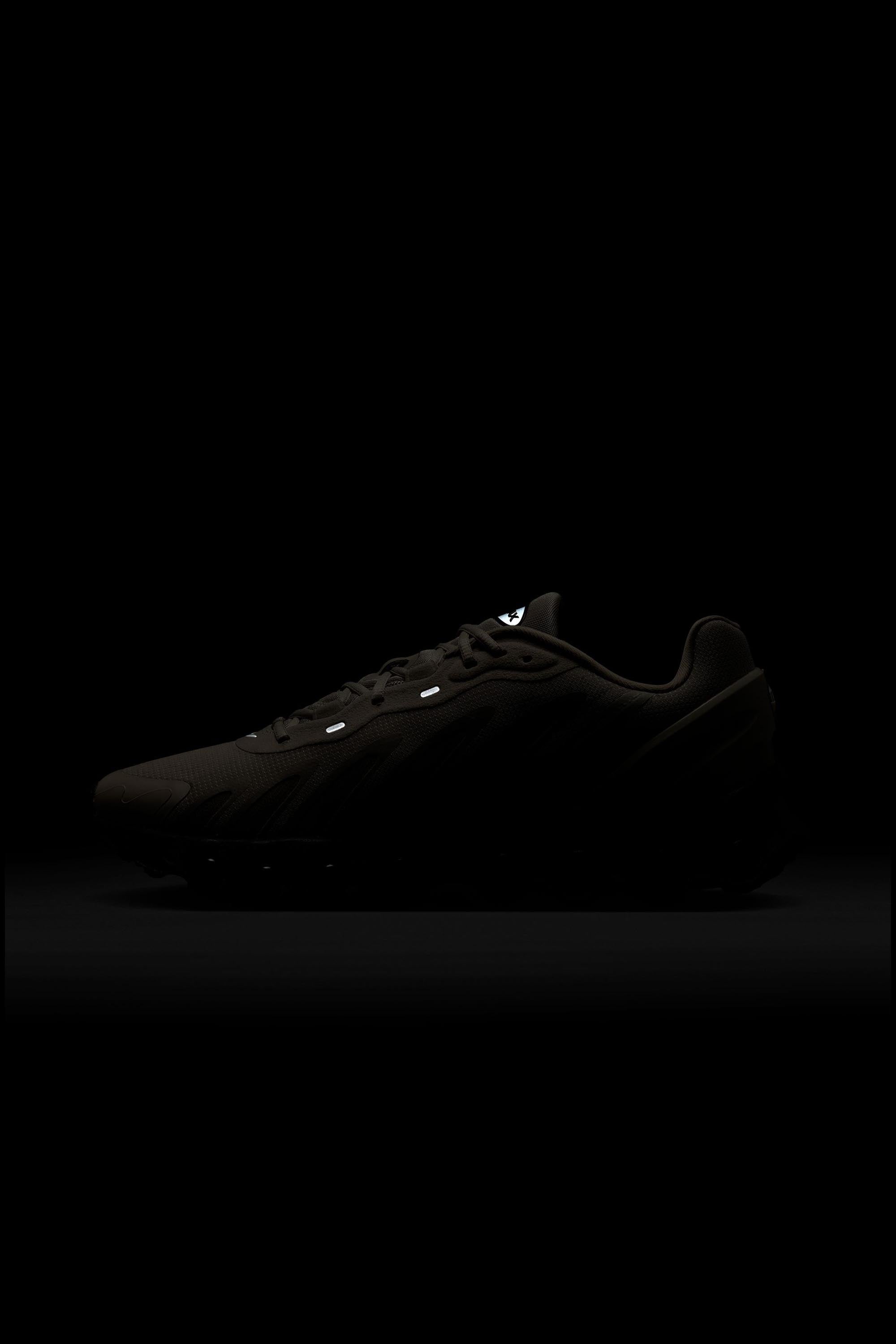 NIKE AIR MAX DN8